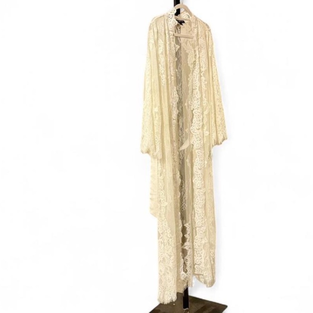 Elegant Lace Duster Cardigan - Picture 5 of 10